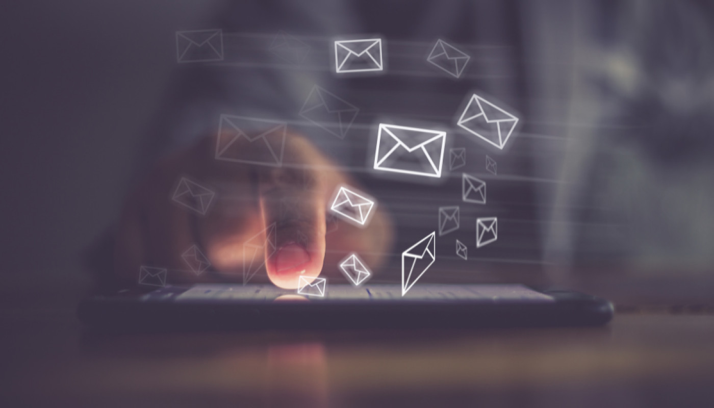Avec quelle base de données emails contacter les élevages de chats et chiens en France ?